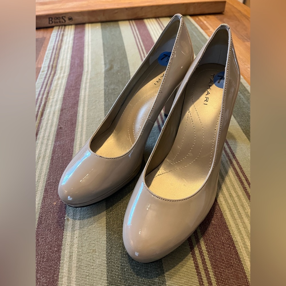 Nude patent pumps